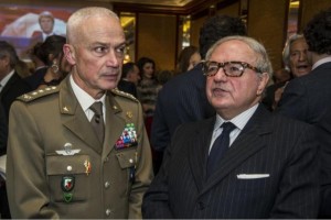 Achille Colombo Clerici con il gen. Giorgio Battisti premio Excellent 2015 per il Turismo