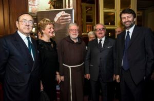 Foto d'archivio: Premio Excellent 2016 Turismo - da sin, Mario Mancini, Ombretta Fumagalli Carulli, Padre Maurizio Annoni, Achille Colombo Clerici, pres. IEA e Associazione Amici Grandi Alberghi, Dario Franceschini, Ministro del Turismo 